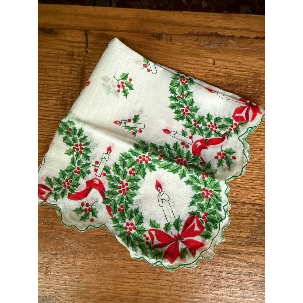 Vtg Christmas handkerchief holly wreaths & red bows,m design w/ scalloped edges